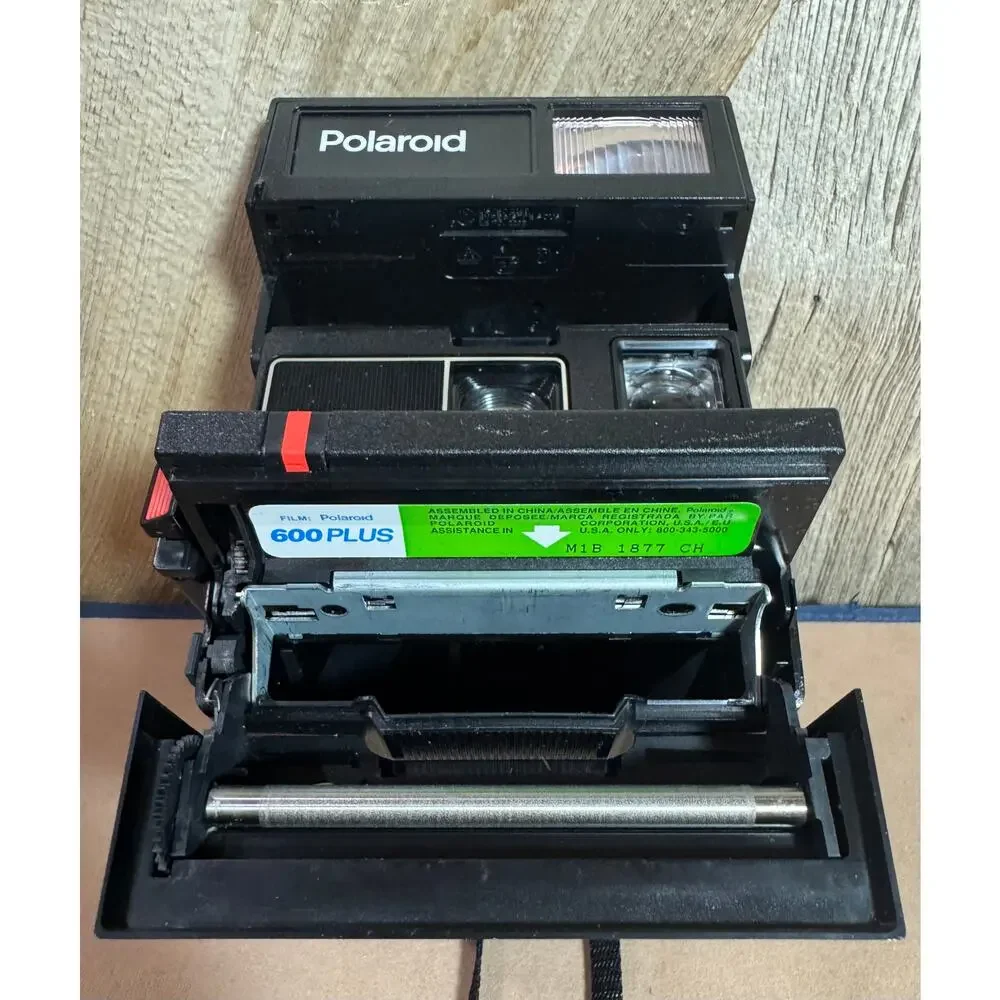 Polaroid One Step Flash 600 Strap Untested Film 600 Plus Instant Camera Picture